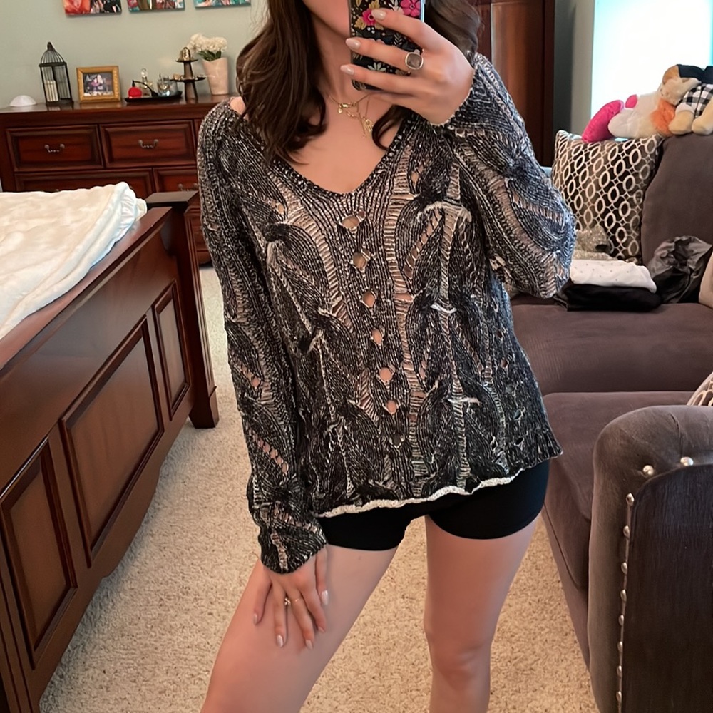 Oversized free people sweater size small with cute holes